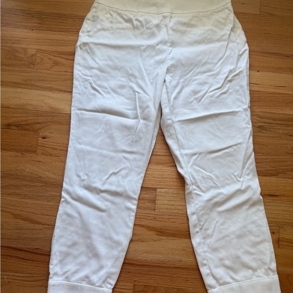 New York & Company White Pull-On Capri pants